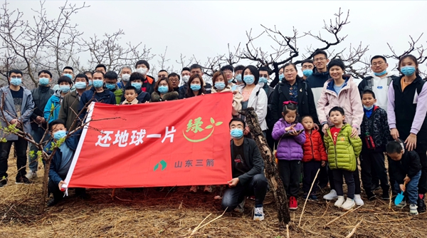 山東三箭集團(tuán)各基層黨支部開展公益植樹活動